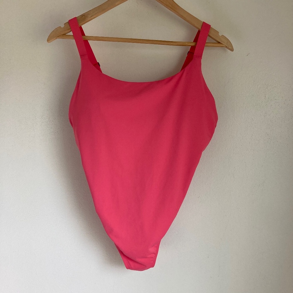 Athleta women’s one piece swimsuit